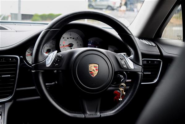 2015 Porsche Panamera thumbnail