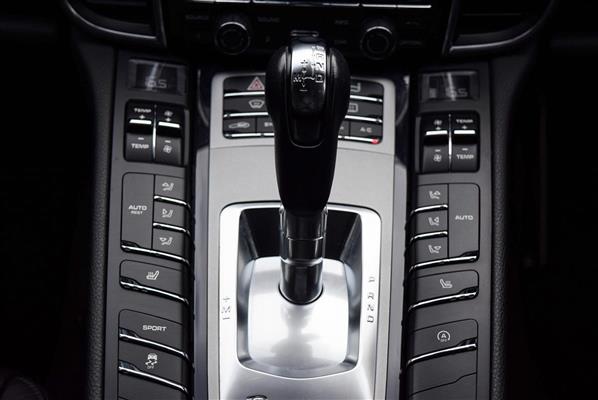 2015 Porsche Panamera thumbnail