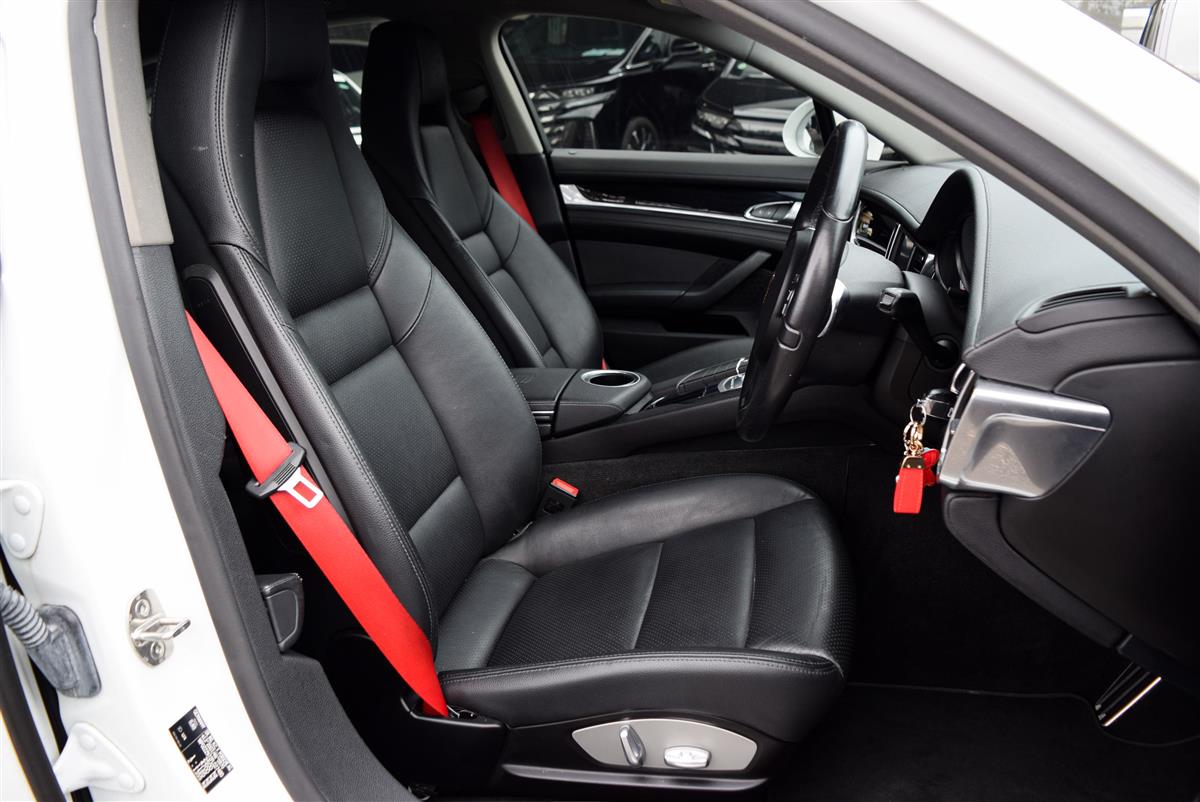 2015 Porsche Panamera thumbnail