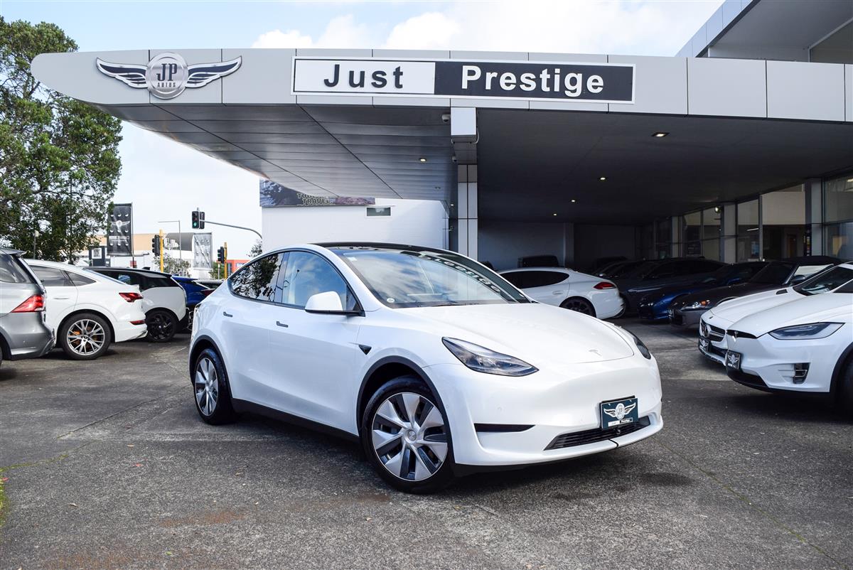 2023 Tesla Model thumbnail