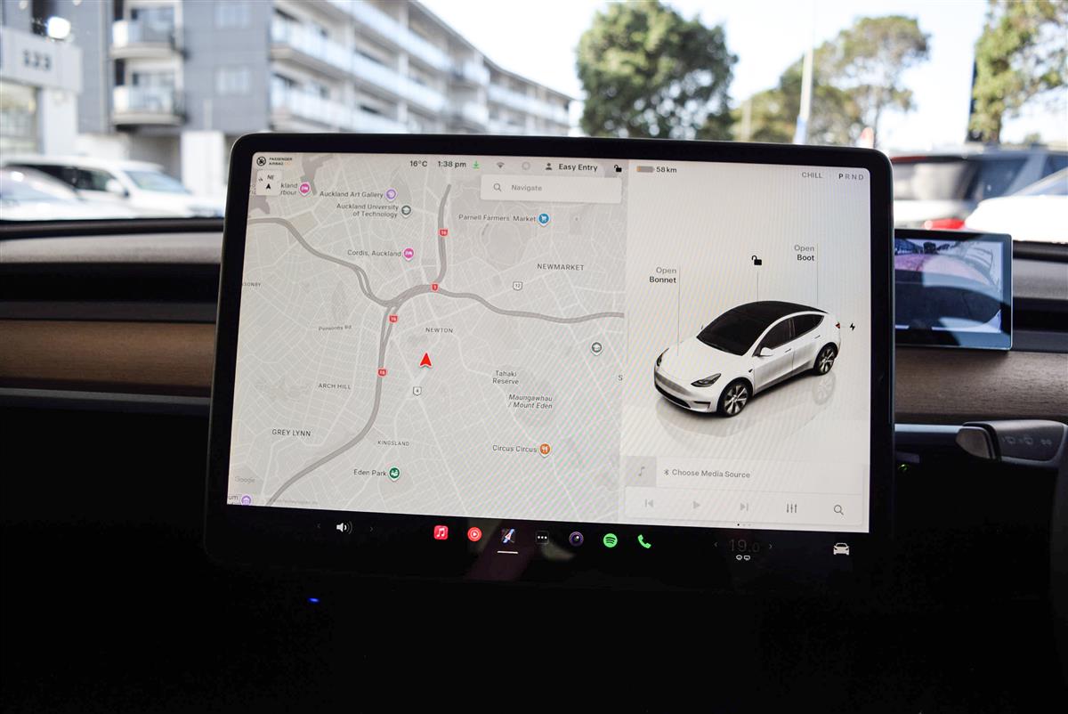 2023 Tesla Model thumbnail
