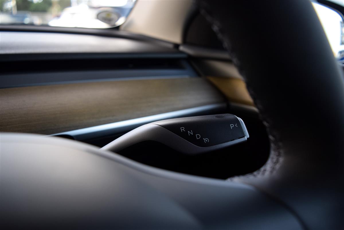 2023 Tesla Model thumbnail