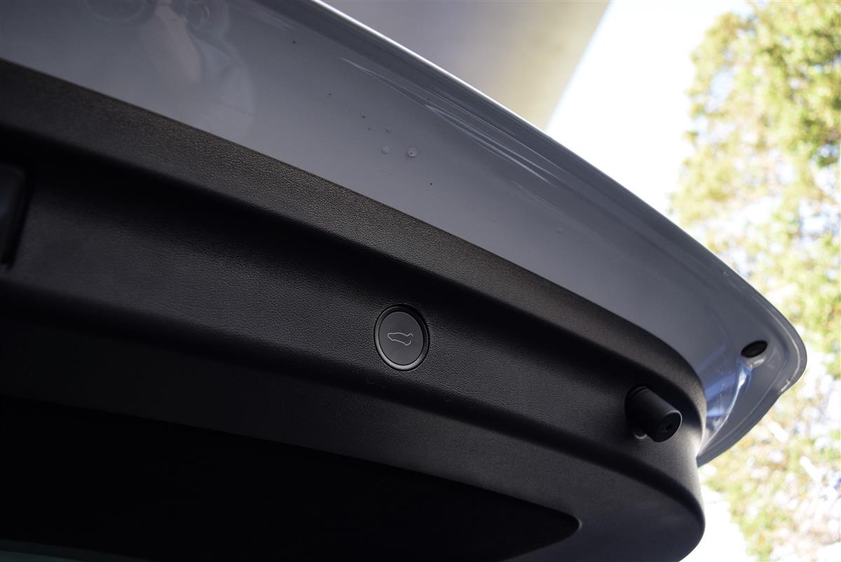 2023 Tesla Model thumbnail