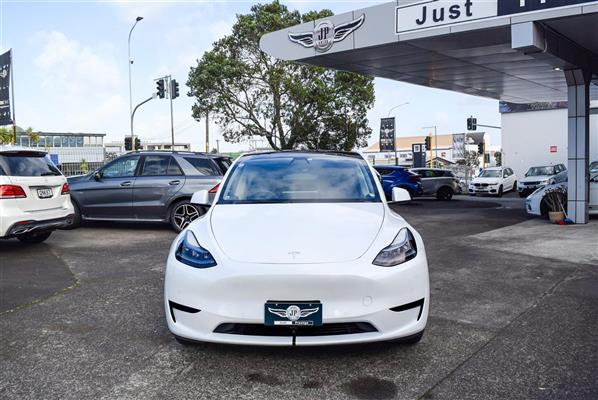 2023 Tesla Model thumbnail