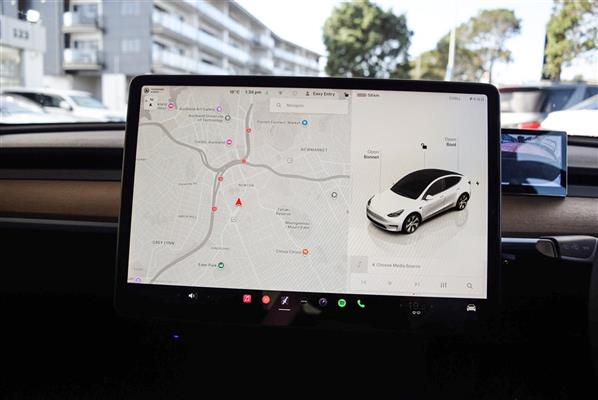 2023 Tesla Model thumbnail