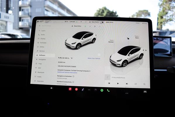 2023 Tesla Model thumbnail