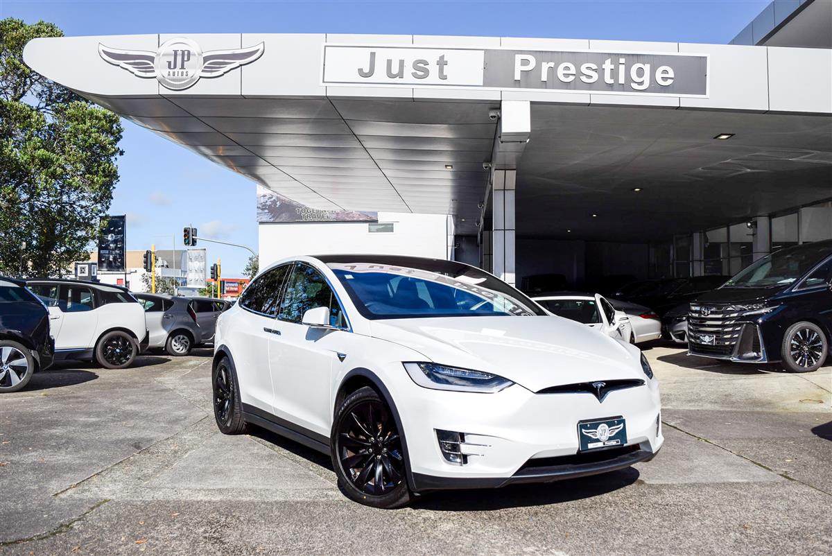 2017 Tesla Model thumbnail