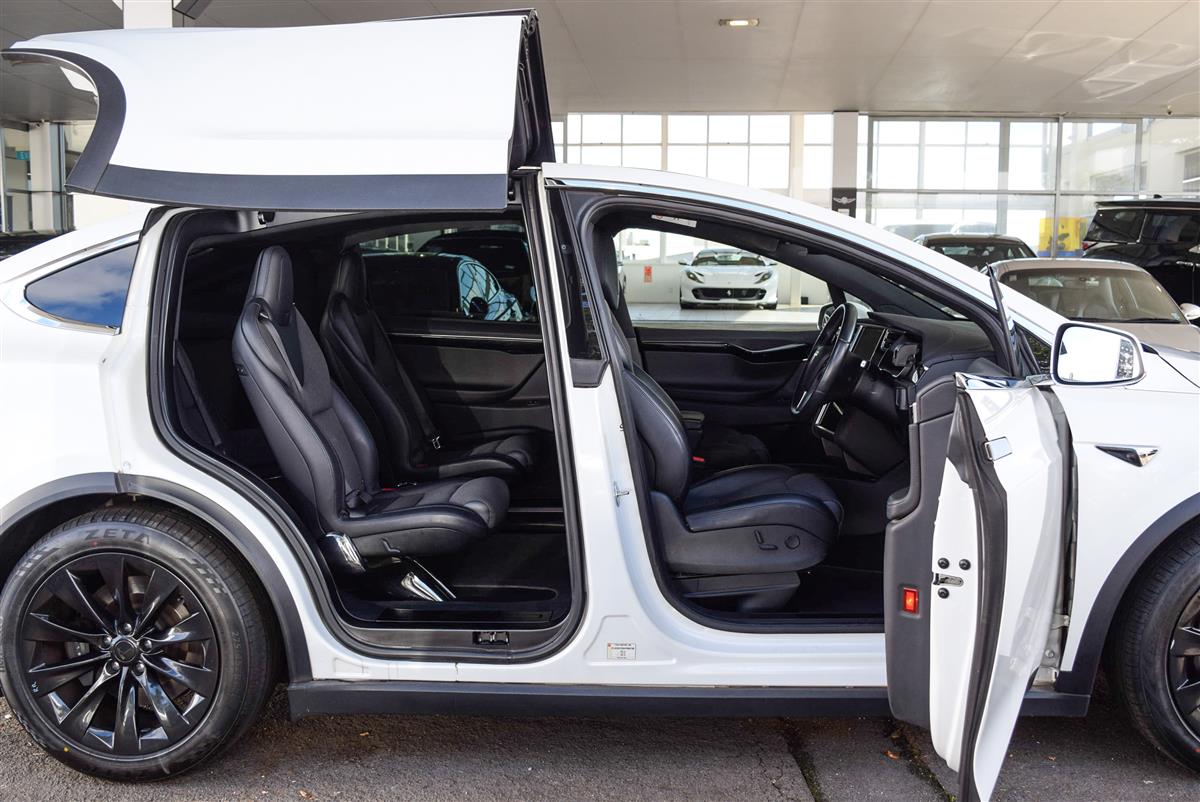 2017 Tesla Model thumbnail