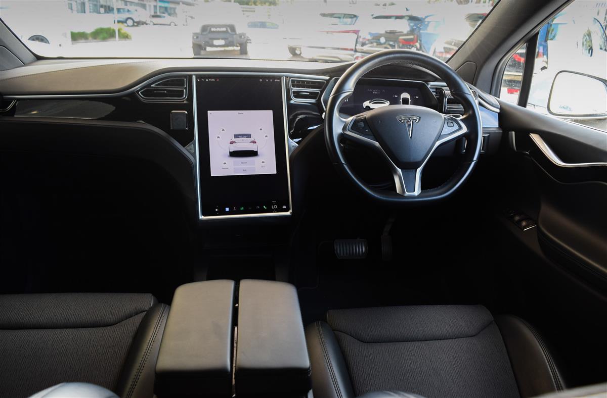 2017 Tesla Model thumbnail