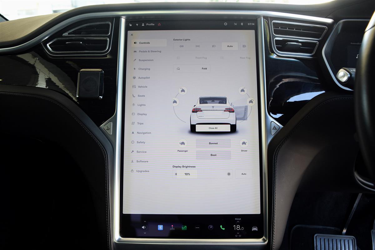 2017 Tesla Model thumbnail