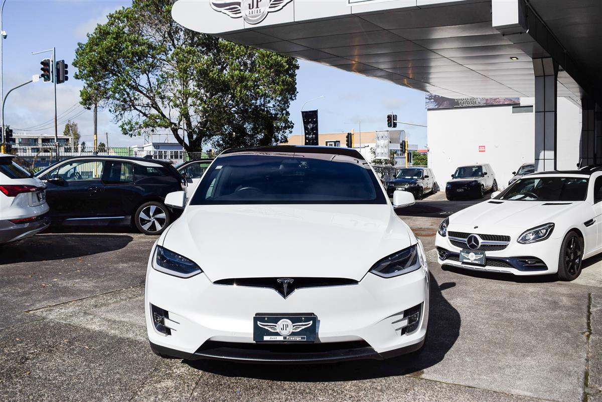 2017 Tesla Model thumbnail