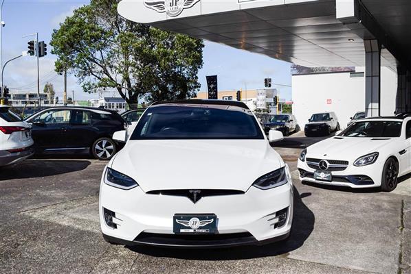 2017 Tesla Model thumbnail