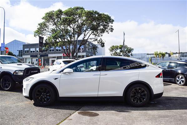 2017 Tesla Model thumbnail