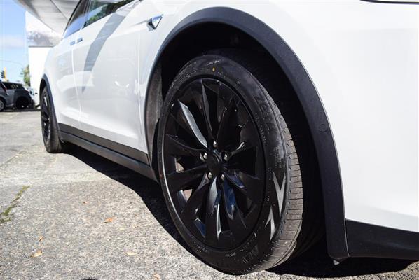 2017 Tesla Model thumbnail
