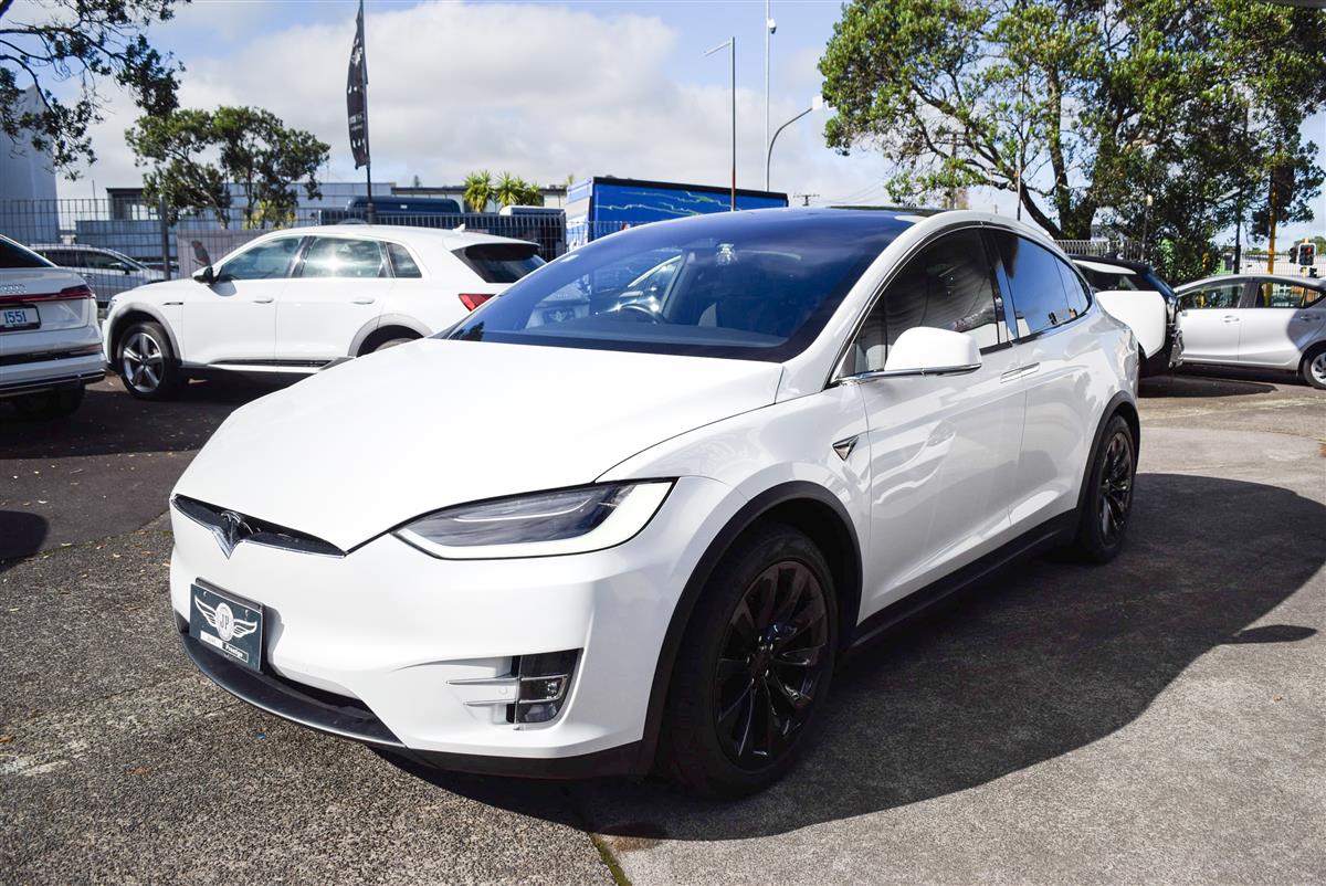 2017 Tesla Model thumbnail