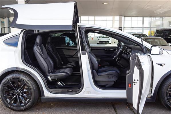 2017 Tesla Model thumbnail