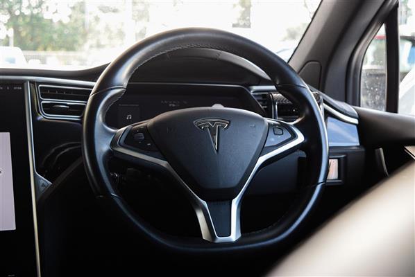 2017 Tesla Model thumbnail