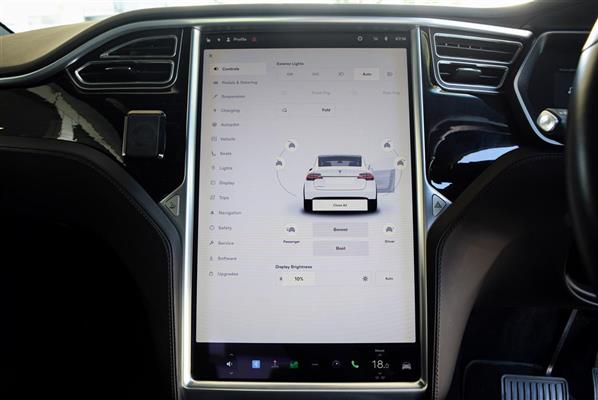 2017 Tesla Model thumbnail