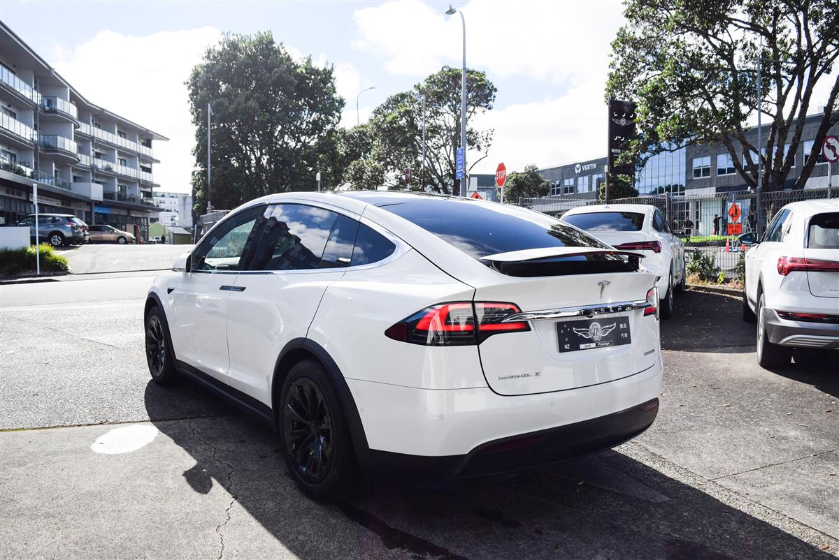 2017 Tesla Model thumbnail