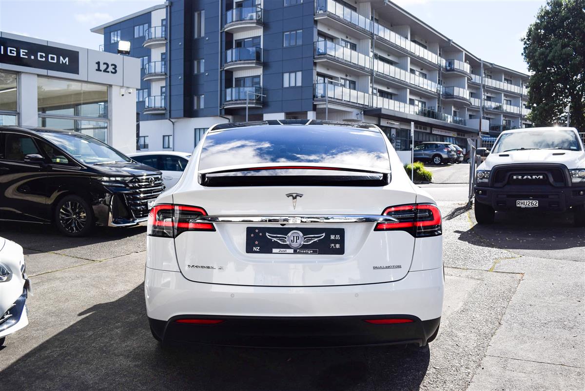 2017 Tesla Model thumbnail