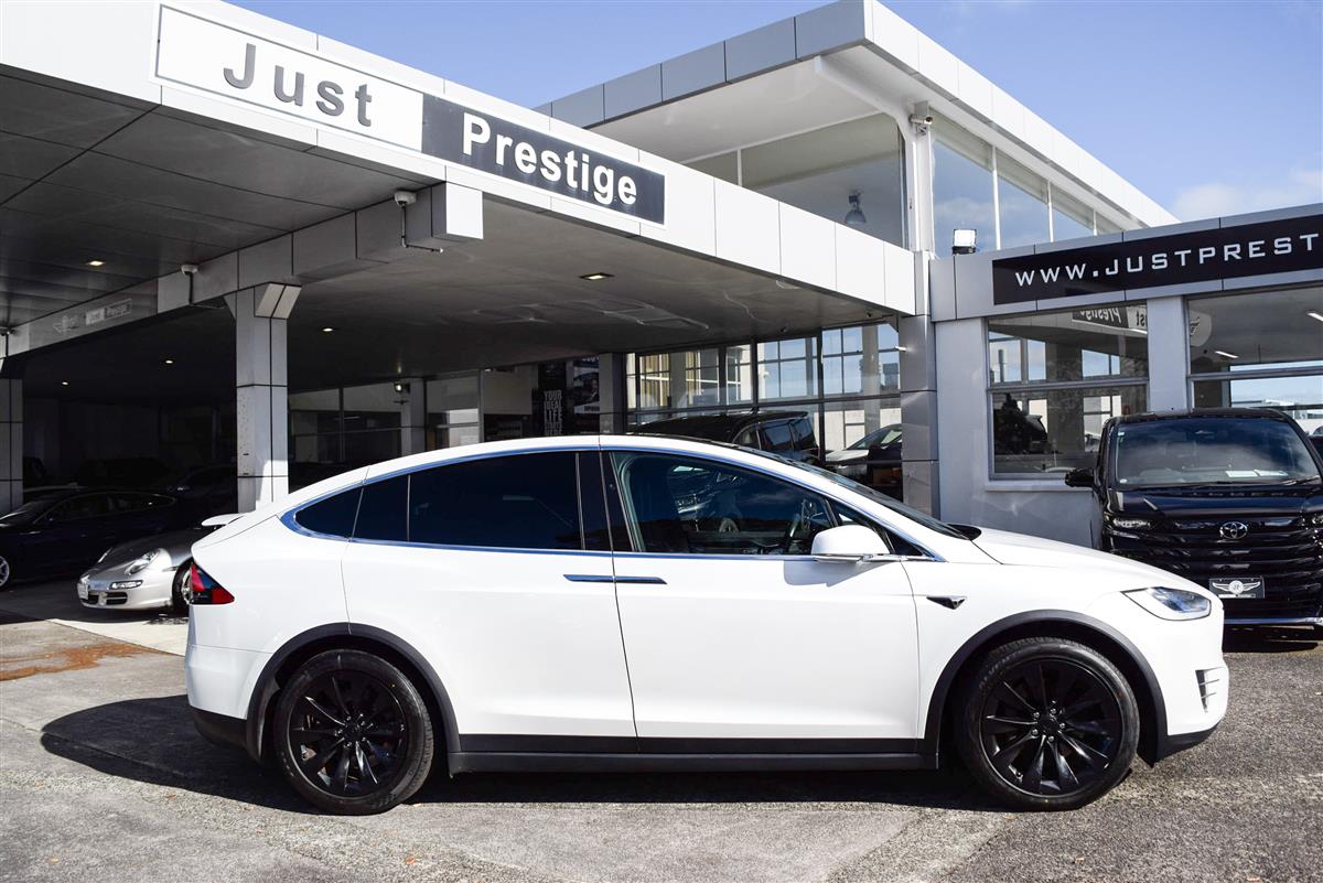2017 Tesla Model thumbnail