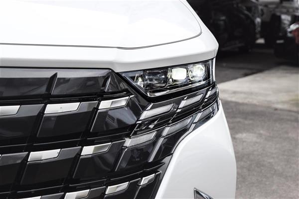 2026 Toyota Alphard thumbnail