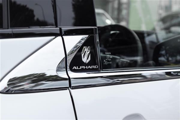 2026 Toyota Alphard thumbnail