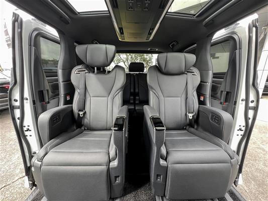 2026 Toyota Alphard thumbnail