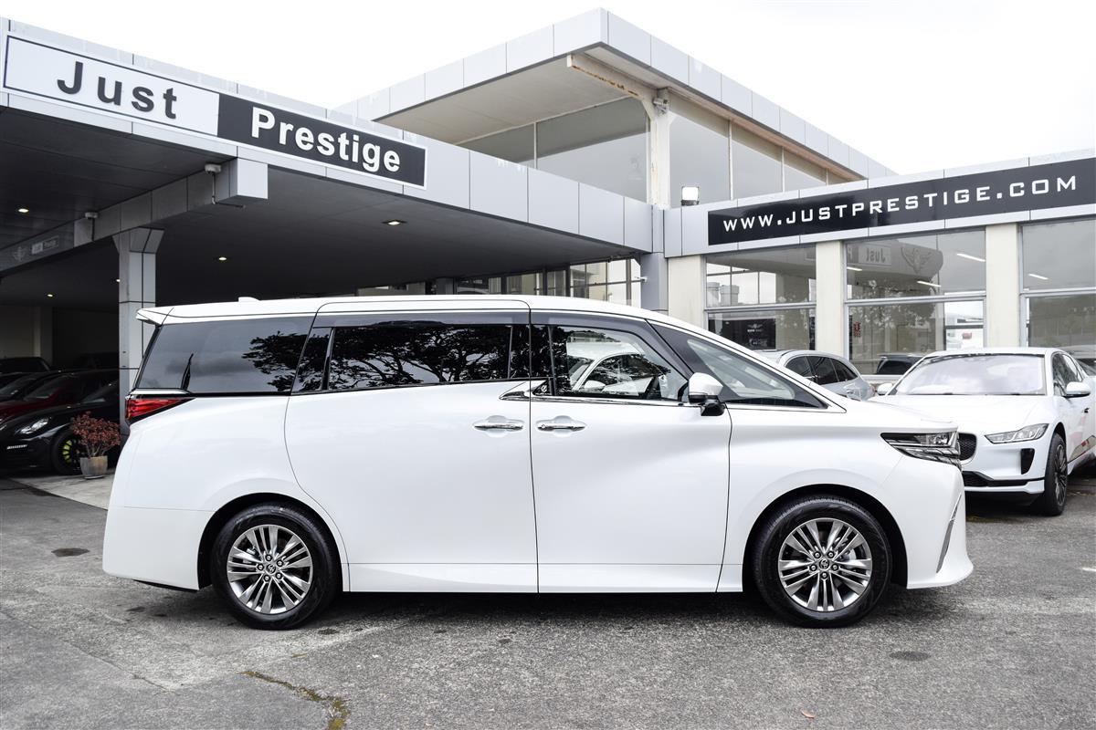 2026 Toyota Alphard thumbnail