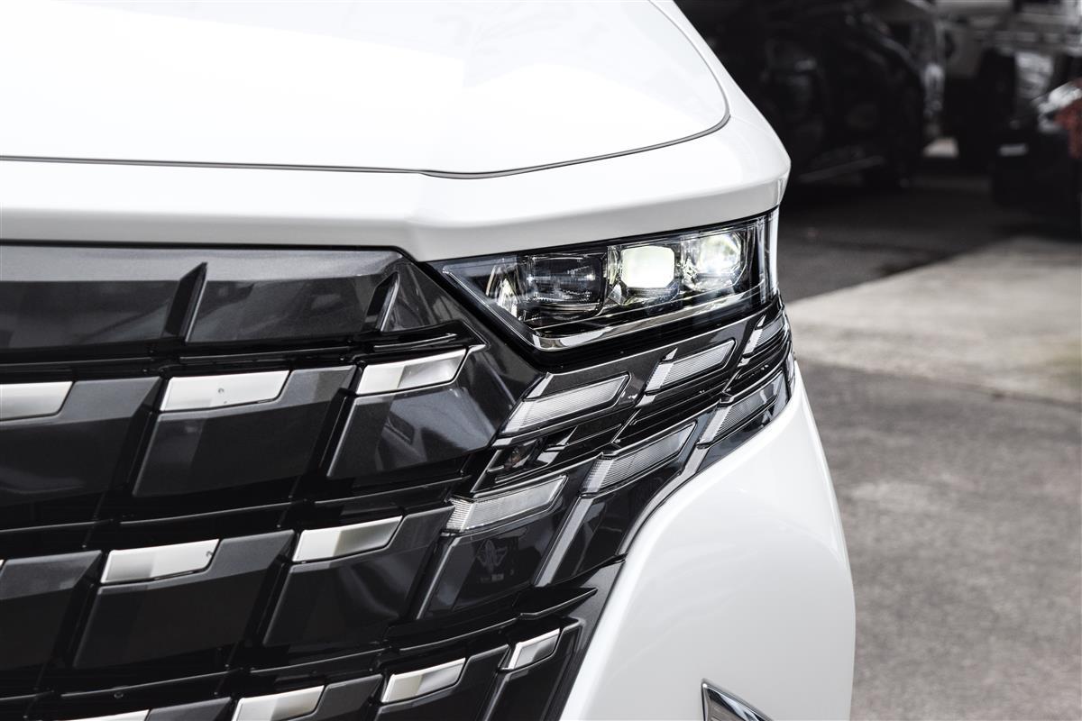 2026 Toyota Alphard thumbnail
