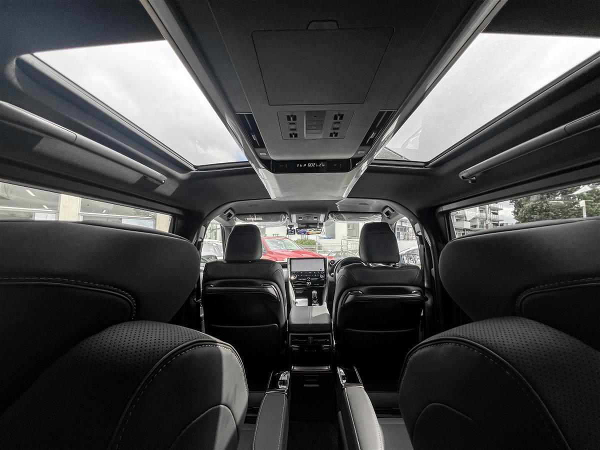 2026 Toyota Alphard thumbnail