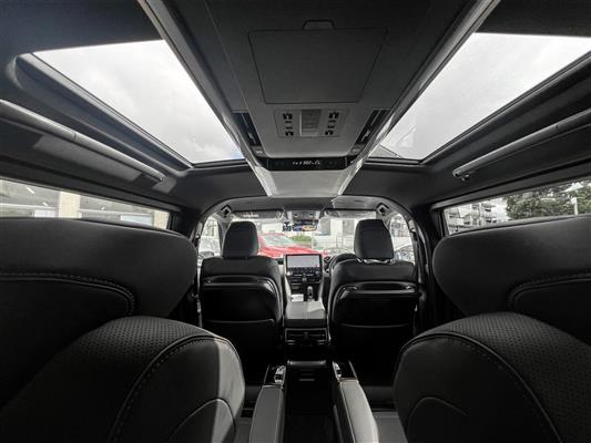 2026 Toyota Alphard thumbnail
