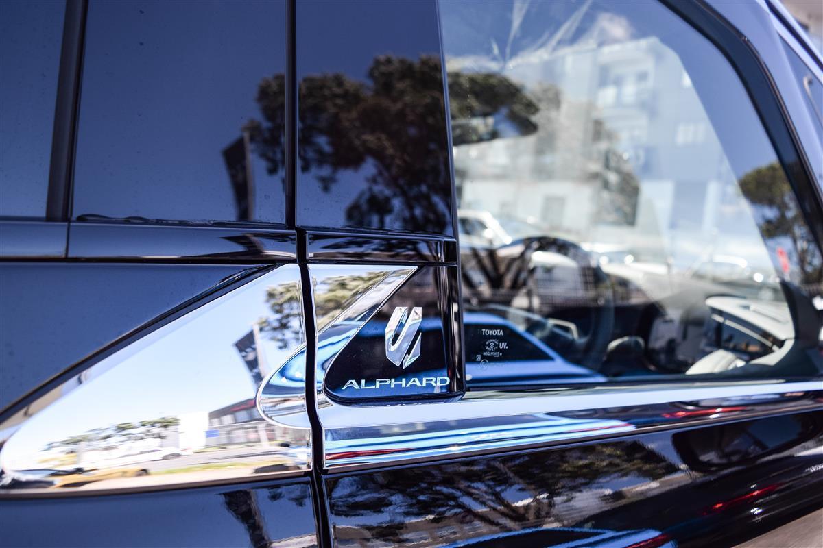 2026 Toyota Alphard thumbnail