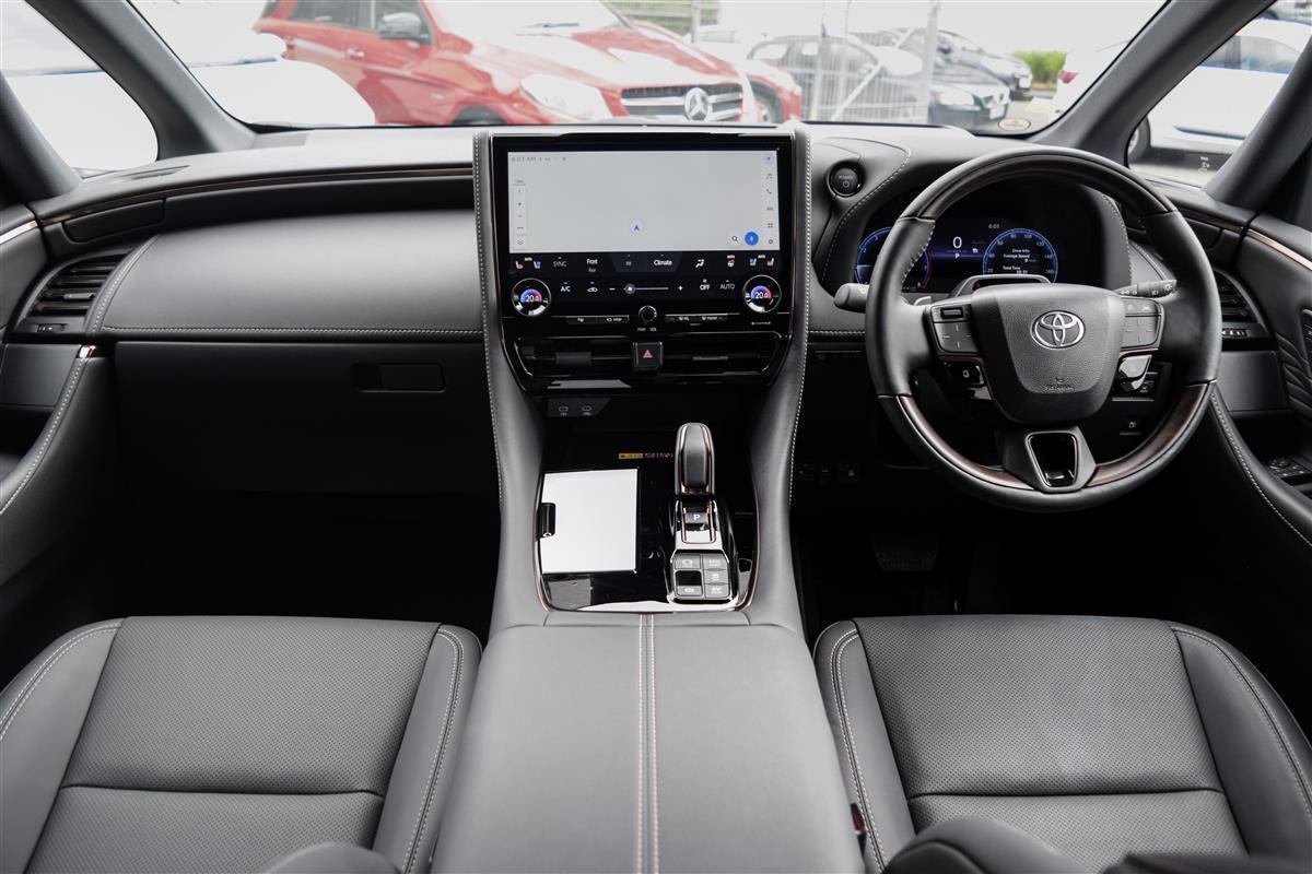 2026 Toyota Alphard thumbnail