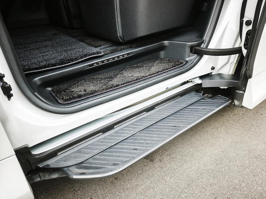 2023 Toyota Alphard thumbnail