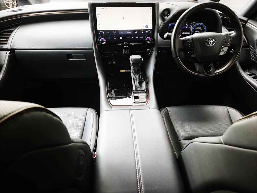 2023 Toyota Alphard thumbnail