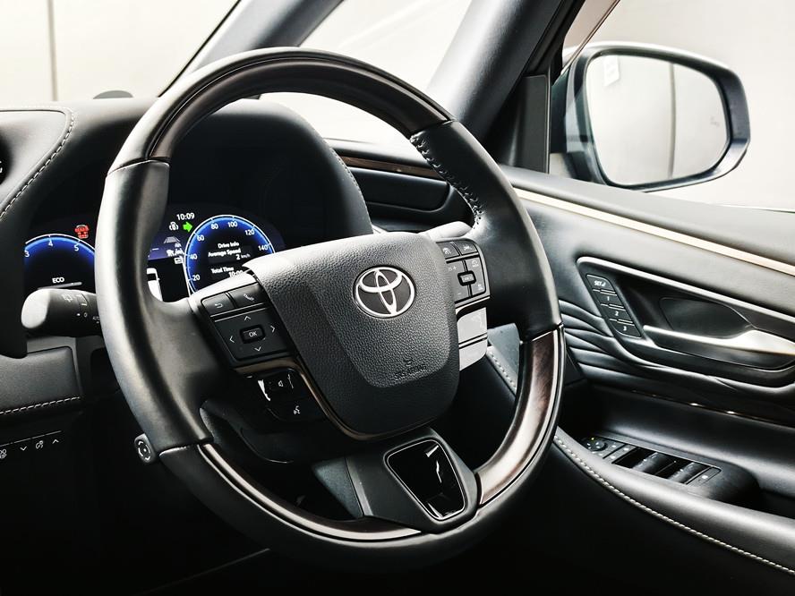 2023 Toyota Alphard thumbnail