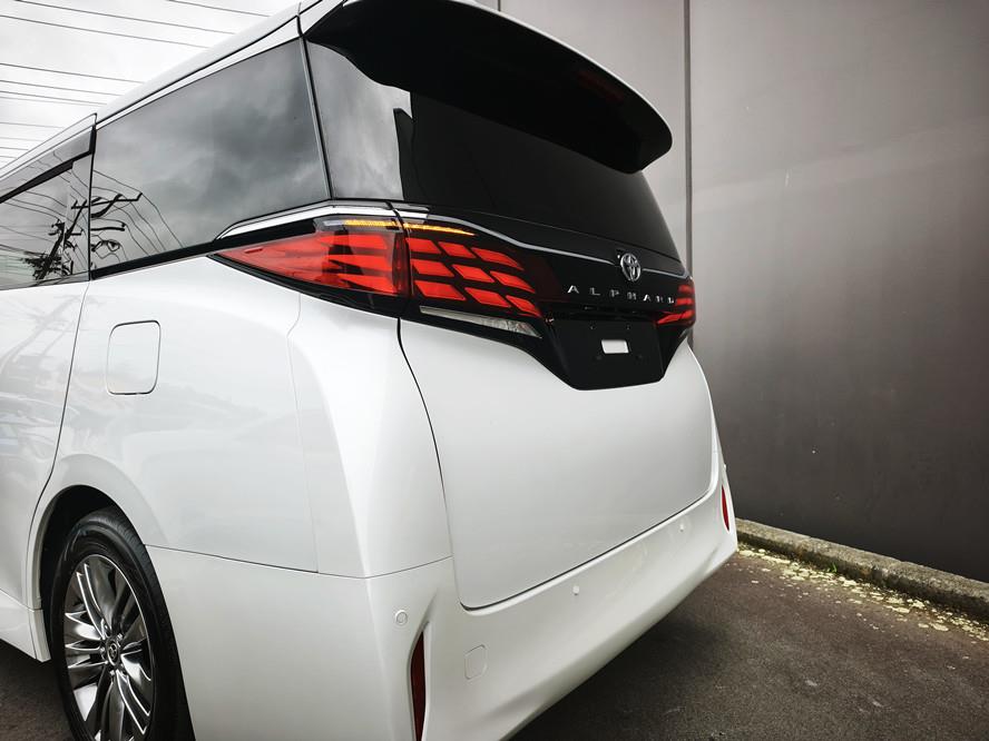 2023 Toyota Alphard thumbnail