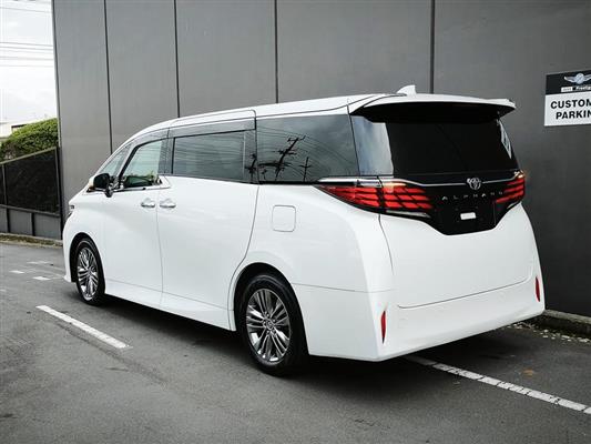 2023 Toyota Alphard thumbnail