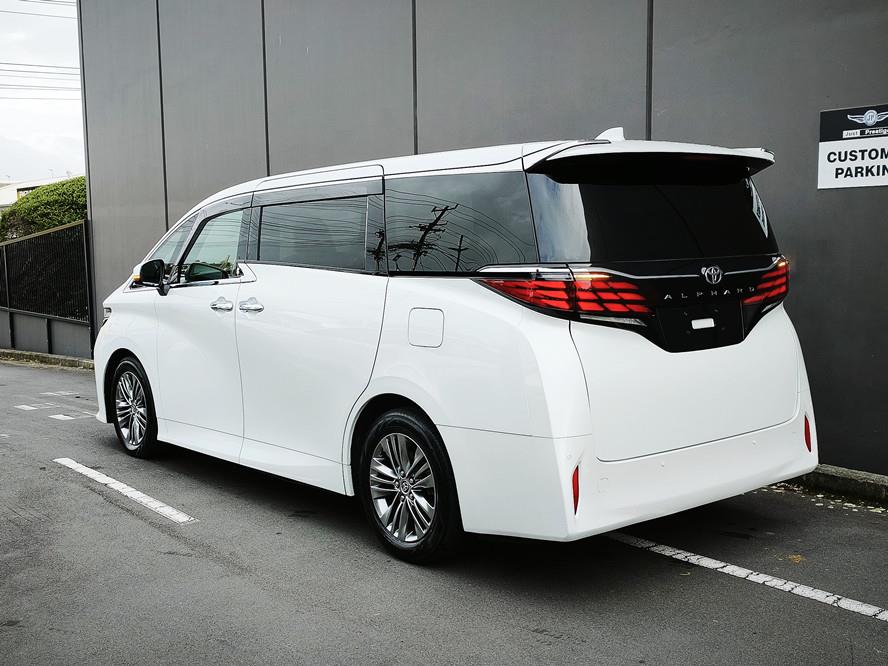2023 Toyota Alphard thumbnail