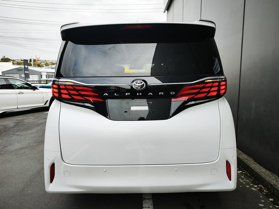 2023 Toyota Alphard thumbnail