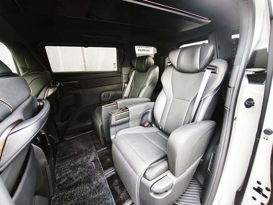 2023 Toyota Alphard thumbnail