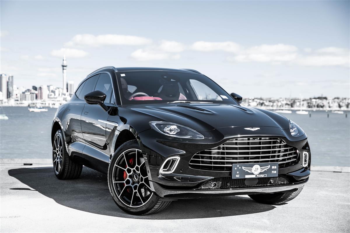 2022 Aston Martin DBX thumbnail