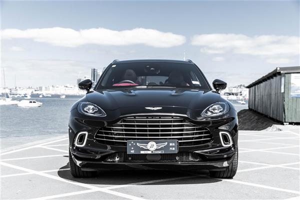 2022 Aston Martin DBX thumbnail