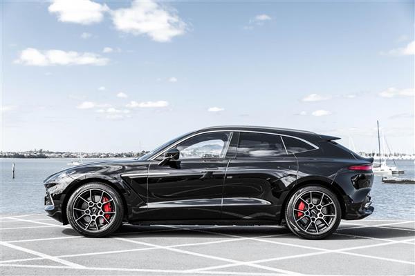 2022 Aston Martin DBX thumbnail