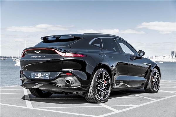 2022 Aston Martin DBX thumbnail