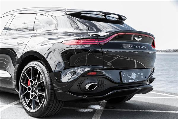 2022 Aston Martin DBX thumbnail