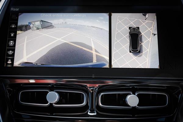 2022 Aston Martin DBX thumbnail