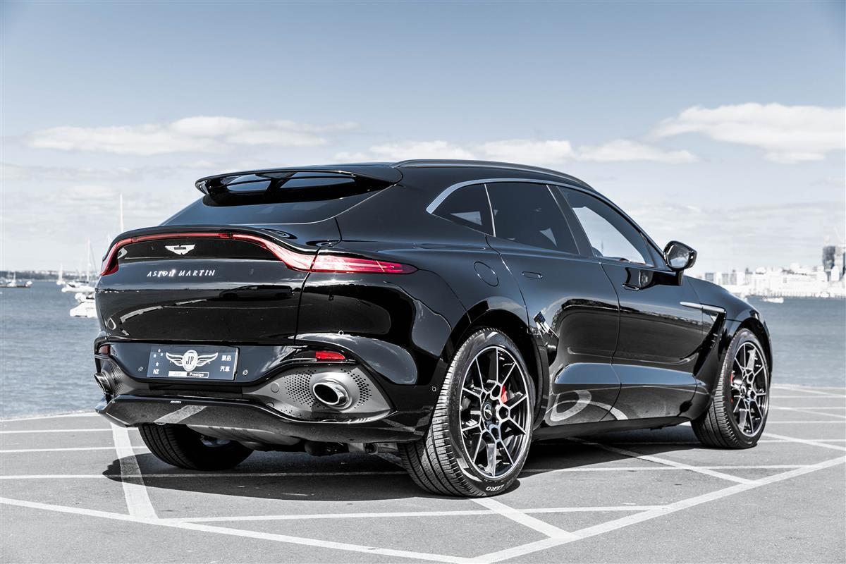 2022 Aston Martin DBX thumbnail