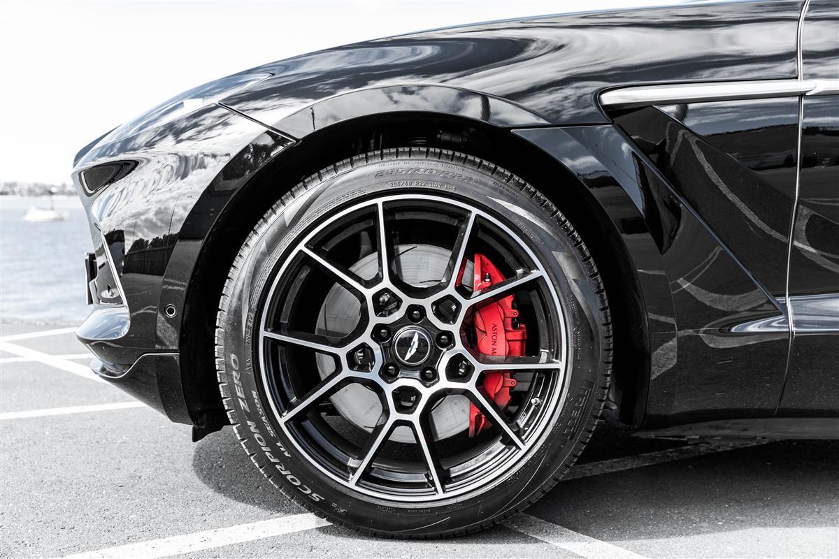 2022 Aston Martin DBX thumbnail